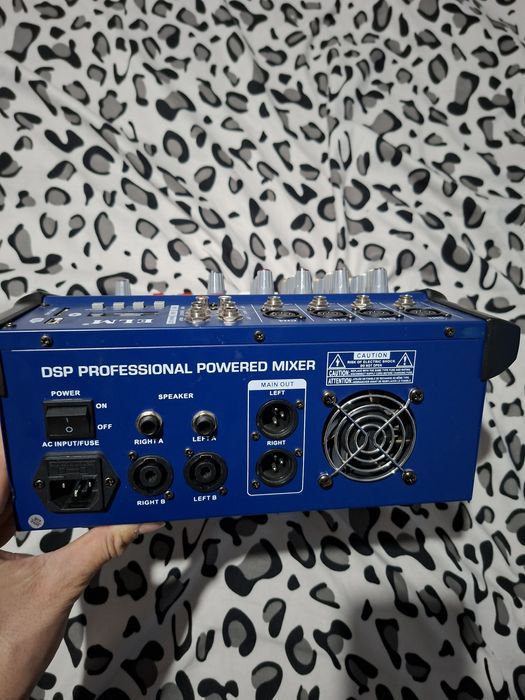 Vând mixer activ profesional x2 250w  mixerul este ca nou