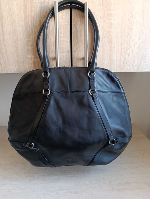 Geanta piele Hugo Boss originala.