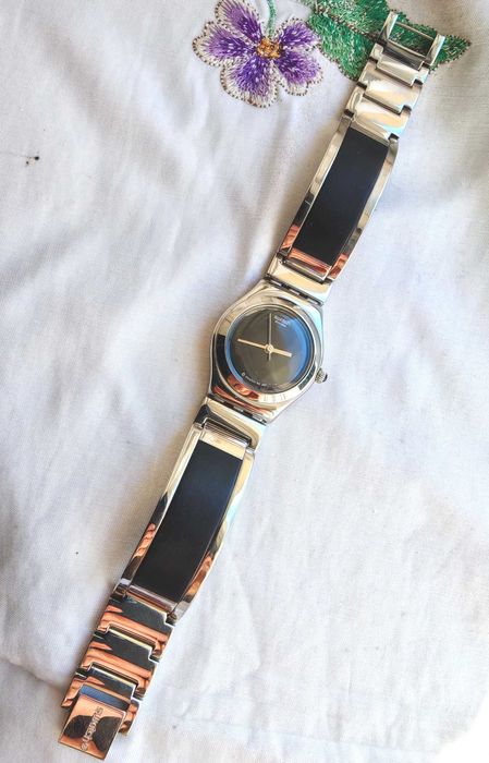 Прекрасен Луксозен Дамски Швейцарски Часовник SWATCH AG 2001