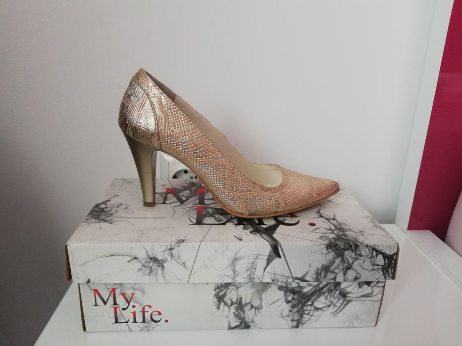 Vînd pantofi, din piele naturala 1foarte comozi