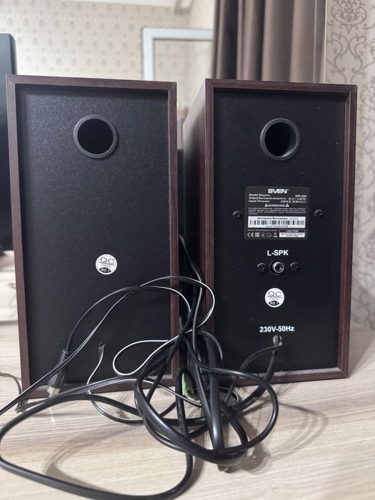 Продам  колонки, клавиатуру