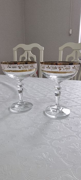 Продам 2 стеклянные креманки , 400тг.