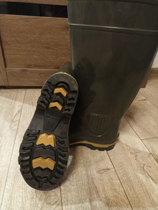Продам сапоги резиновые