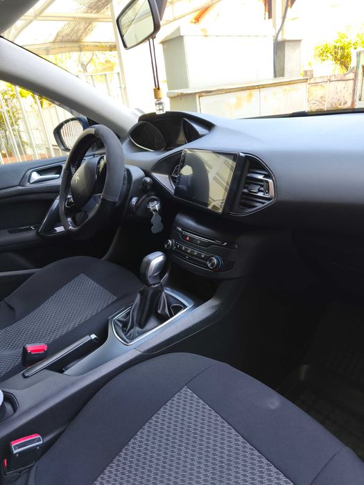 Автомобил Пежо 308 1.6 HDI