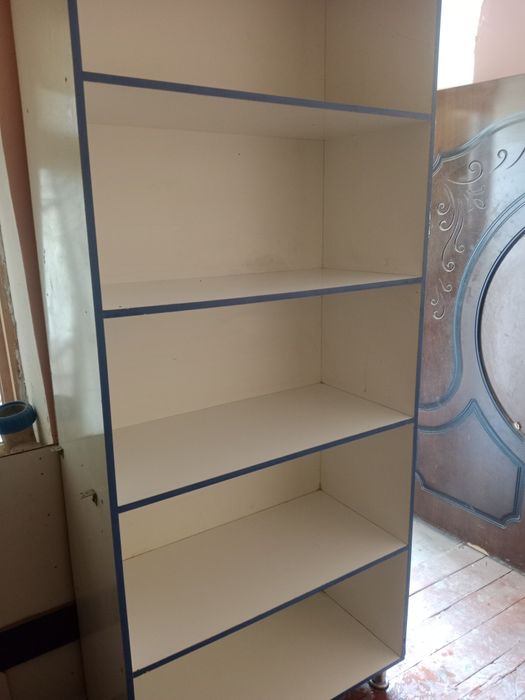 Apteka uchun mebelniy polka