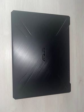 Vand sau schimb laptop gaming - stare excelenta