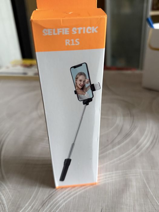 Bluetooth селфи стик R1S