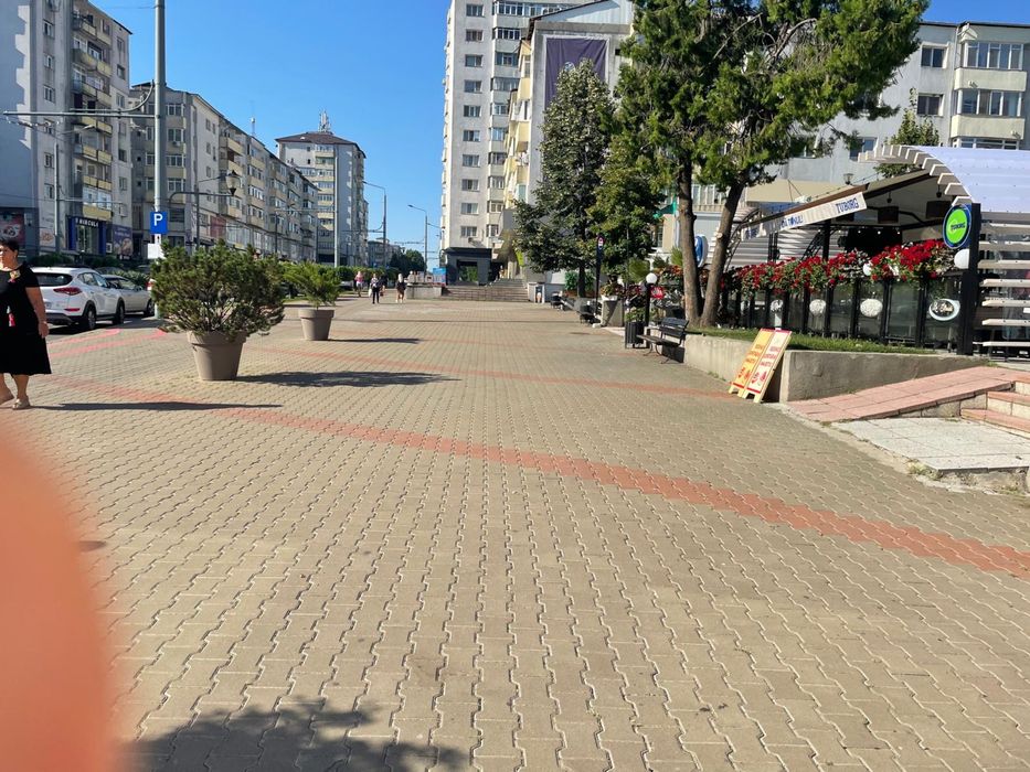 Inchiriez spatii comercial