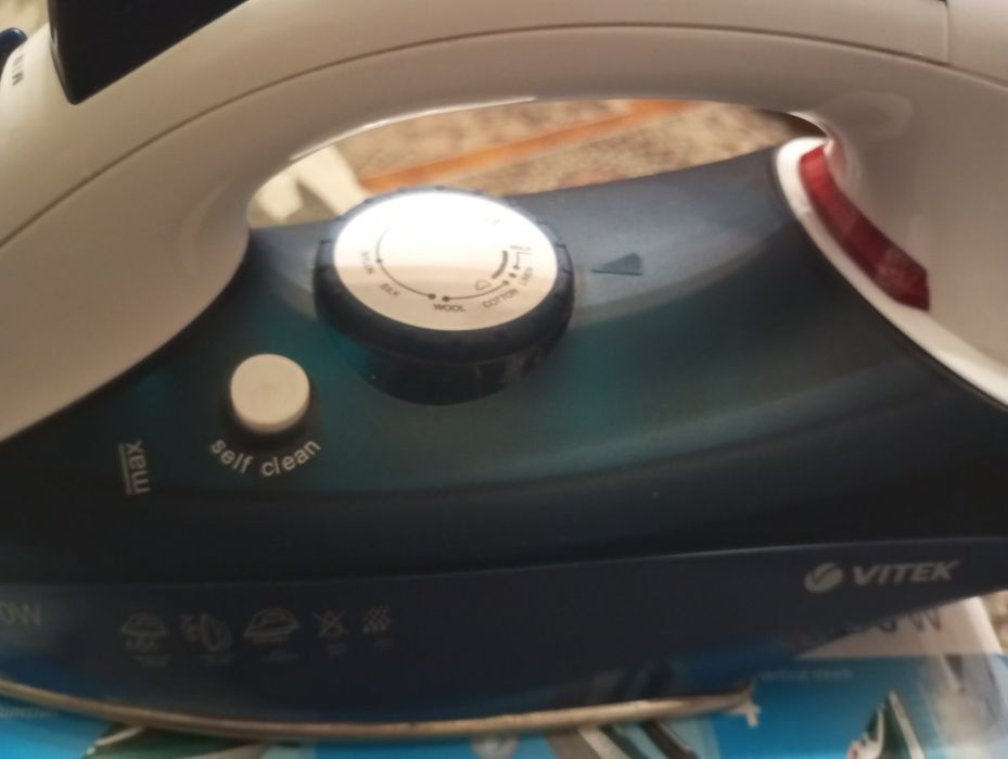 Утюг Vitek.      .