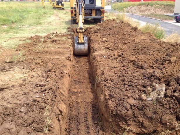 Nivelari teren, sapaturi, si alte lucrari cu bobcat sau excavator . Transportam nisip, sort, pamant, moloz cu comion mic sau mare
