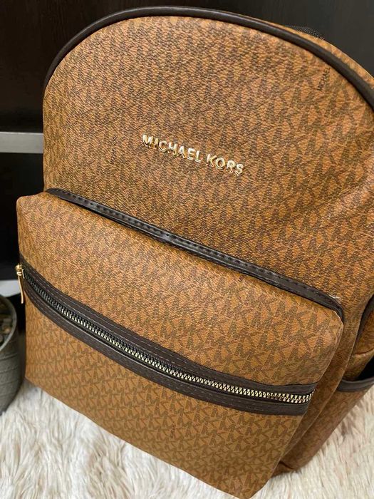 Стилна дамска раница Michael Kors - Нова.