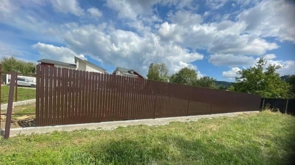 Vând garduri si porți din plasa  sau șipcă metalică
