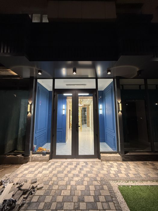 ПРОДАЕТСЯ коммерческое СВОЁ Ор р: метро Новза площадь 20м