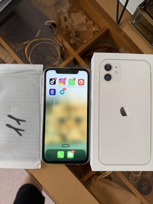 Продаю IPhone 11