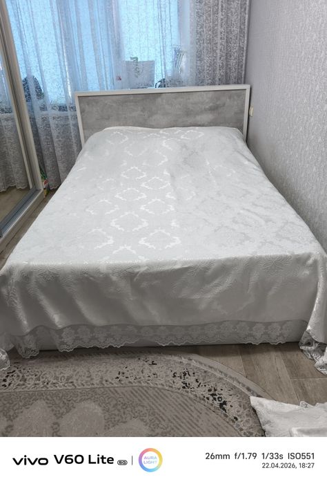 Продам двухспальную тахту.