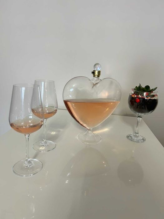 Стъклена бутилка във формата на сърце!