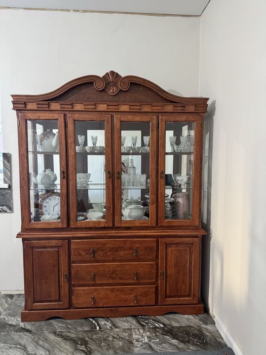 Продам сервант для гостиной