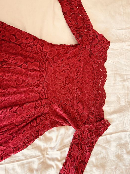 Дамска рокля,дантела червена