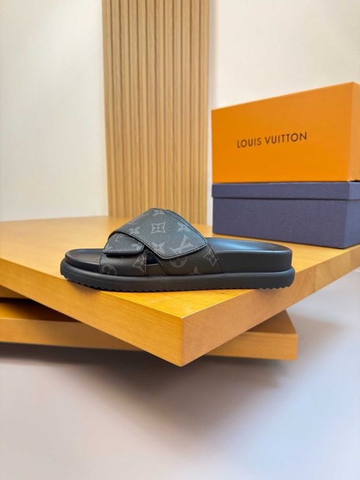 Papuci / Slapi Louis Vuitton Calitate Premium