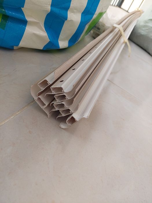 Продам плинтус напольный новый