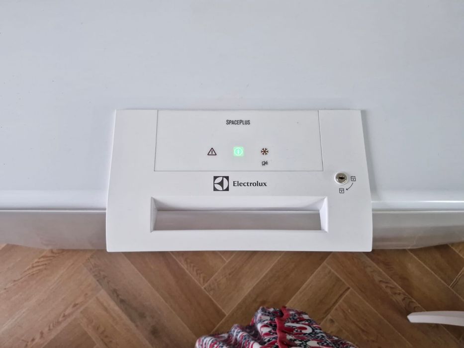 Морозильник Electrolux