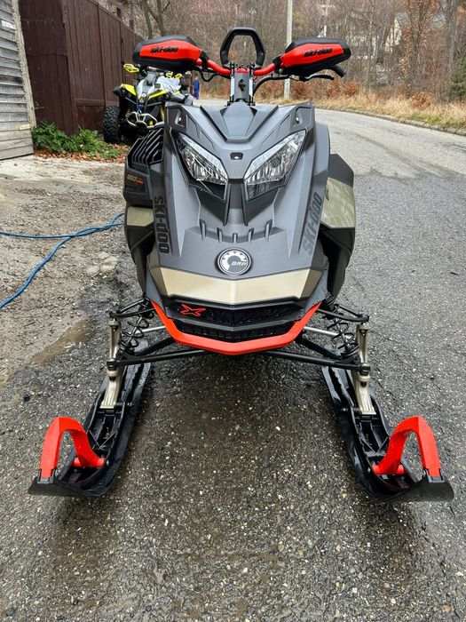 Vand snowmobil Ski-Doo 850 turbo , an 2022 ,230 km, senila:165