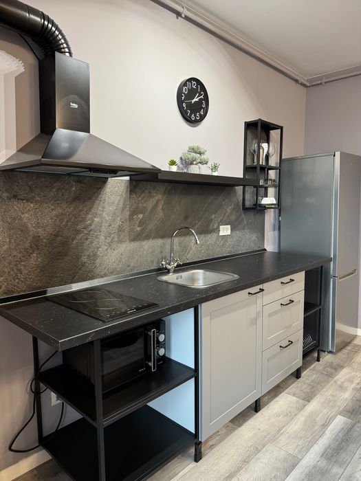 Garsoniera de închiriat, curte și loc de parcare Tunari