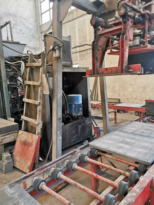 Vând linie completă producție pavaj și borduri vibropresate SYMMTECH S2