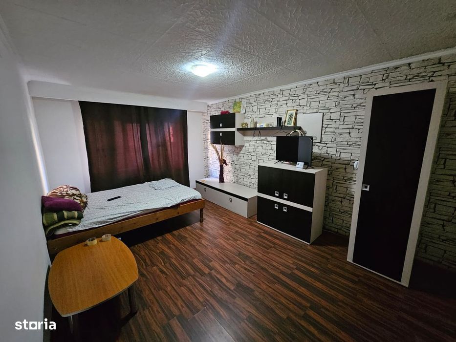 Apartament cu 3 camere de închiriat în Curtea de Argeș.