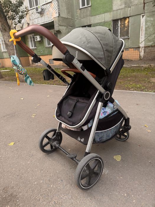 Продам всесезонную коляску-трансформер