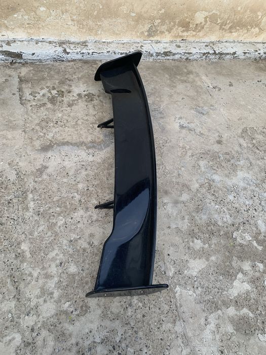 Продаю спойлер новый