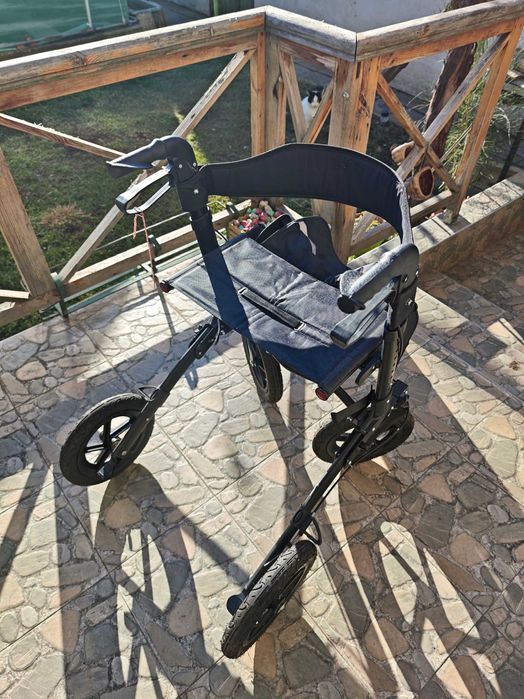 ролатор/проходилка/помощно средство за възрастни