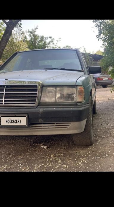 Mercedes.        190.