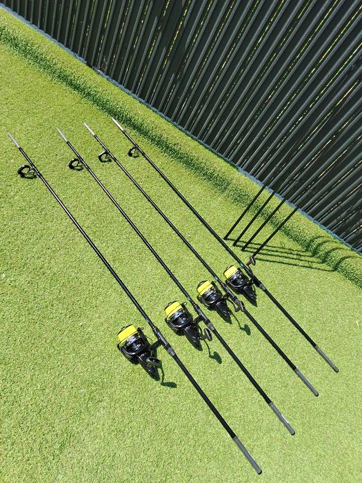 SET 4 Lansete Flx 8 CARP 3.90m,2 tronsoane + 4 Mulinet