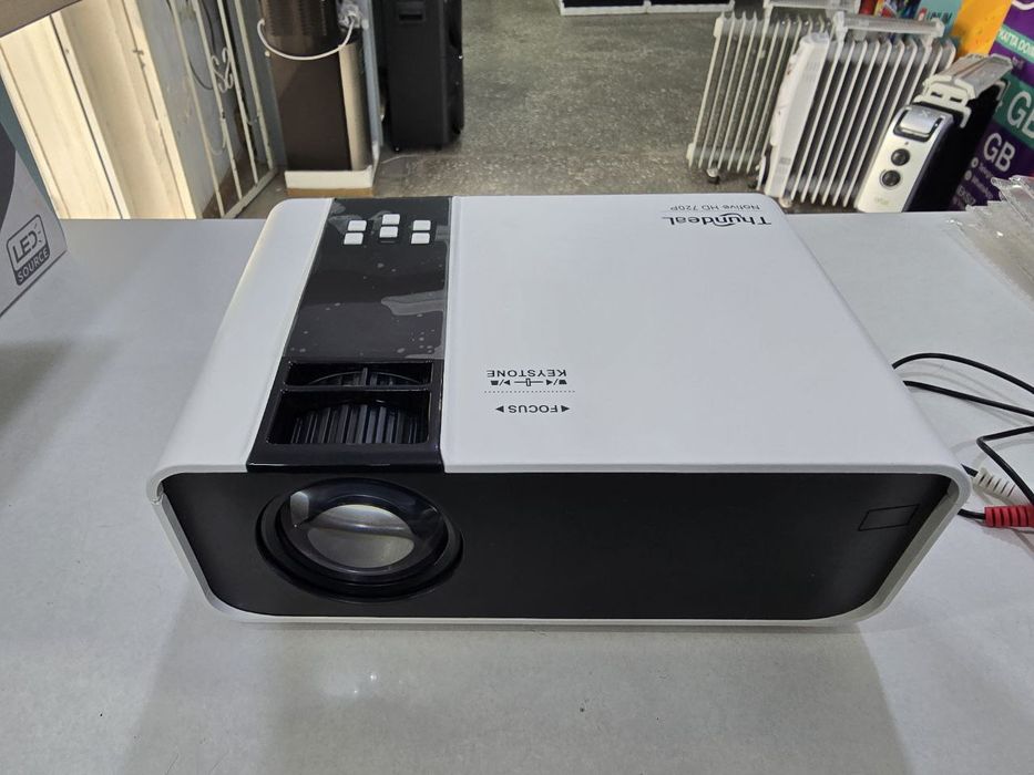 Продам проектор в отличном состоянии