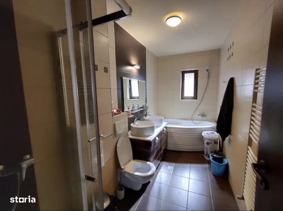 Apartament cu 3 camere, 80 mp, etajul 1, zona Stejarului