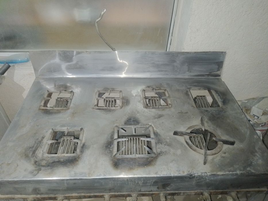 Gaz plita sotiladi srochna