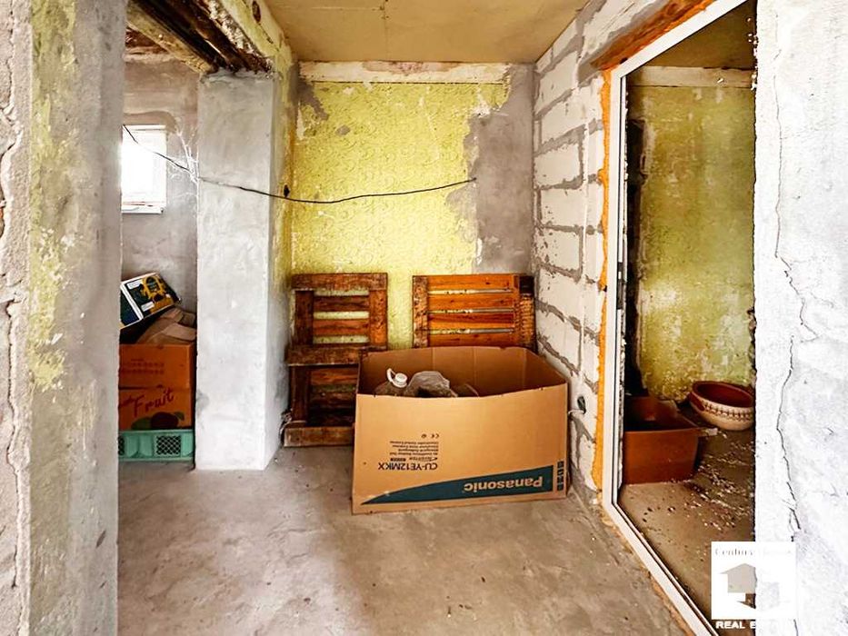 150026 Едноетажна къща с голям двор и разсадник в с. Горна Студена