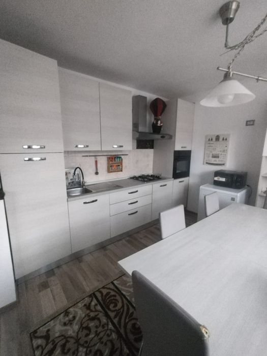 Vând apartament cu 3 camere