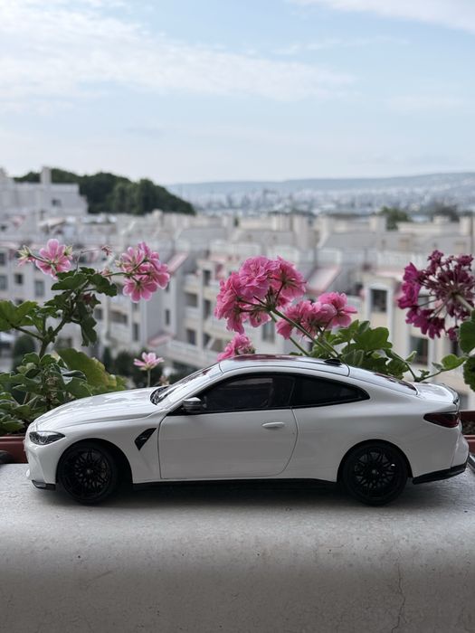 Колекционерски модел BMW M4 G82 Minichamps 1:18