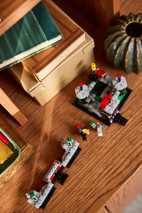 Lego Щанд за горещ шоколад и Замъка на мини рицаря..