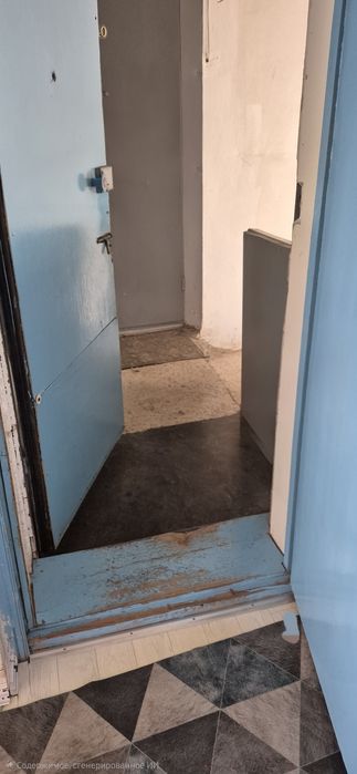 Продам входную дверь