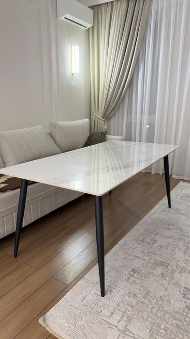 Стол кухонный,мрамор