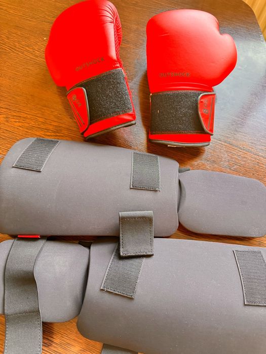 Mănuși box/kickbox mărimea 8 + protecții tibie kickboxog copii