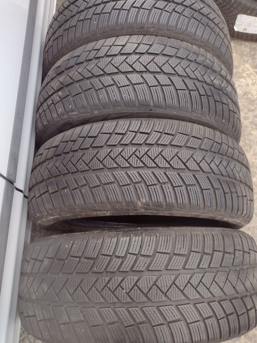 Топ състояние 4бр.235/55/18 Vredestein Wintrac dot3323
