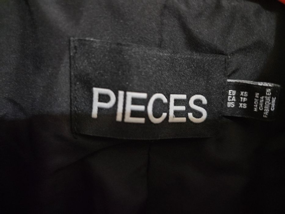 Преходно  яке с камъчета - Pieces