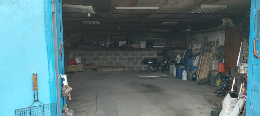 Продам гараж на две машины..