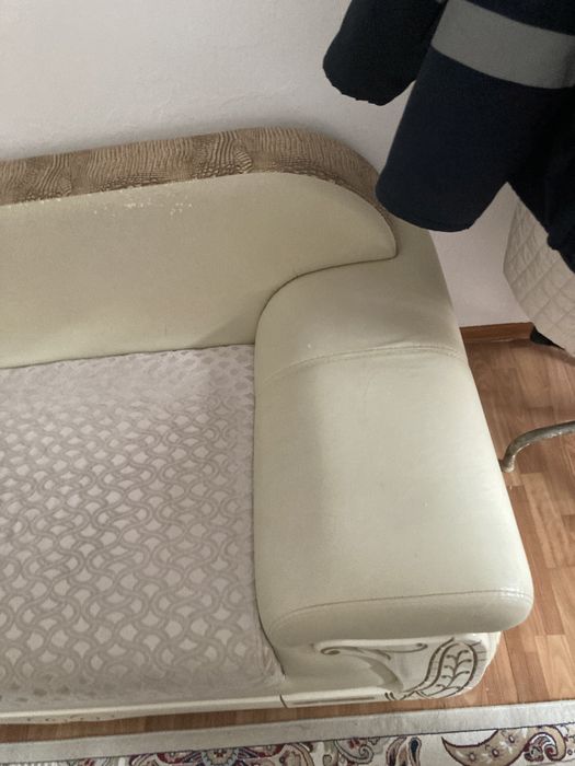 Диван для гостинной срочно продаётся