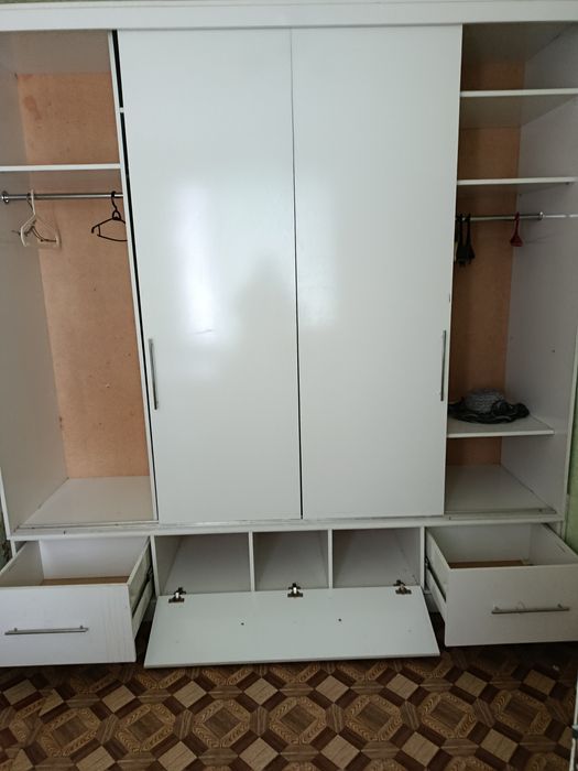 Шкаф-купе вместительный