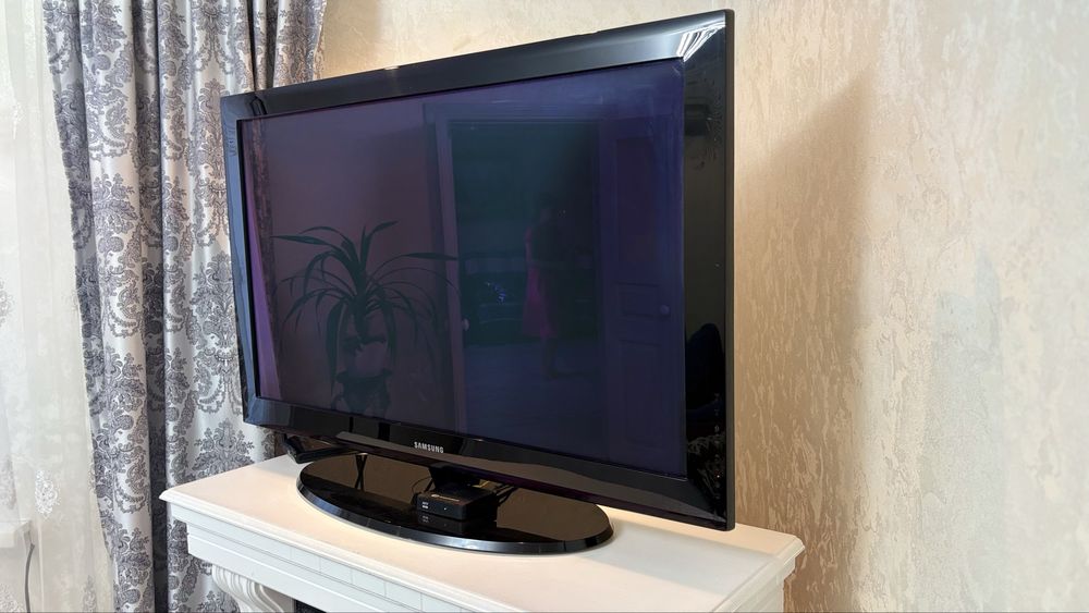 Продам срочно телевизор